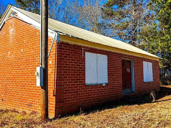 1013 Veterans Parkway, Barnesville, GA 30204