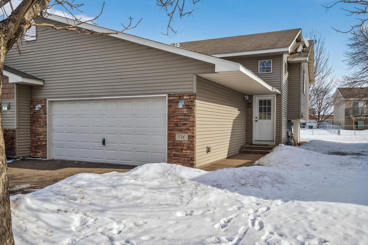 816 Whiskey Road Nw, Isanti, MN 55040 Main Photo