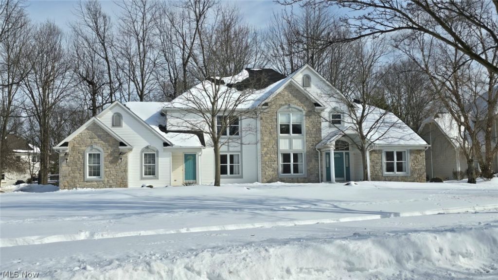 371 Nantucket Drive, Avon Lake, OH 44012 Main Photo