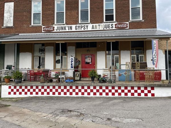 123 Water Street , Horse Cave, KY 42749