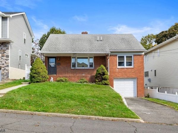 133 Cleveland Ave, Hasbrouck Heights, NJ 07604