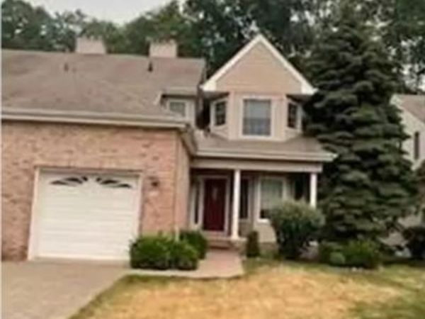 87 Trotters Ln, Allendale, NJ 07401