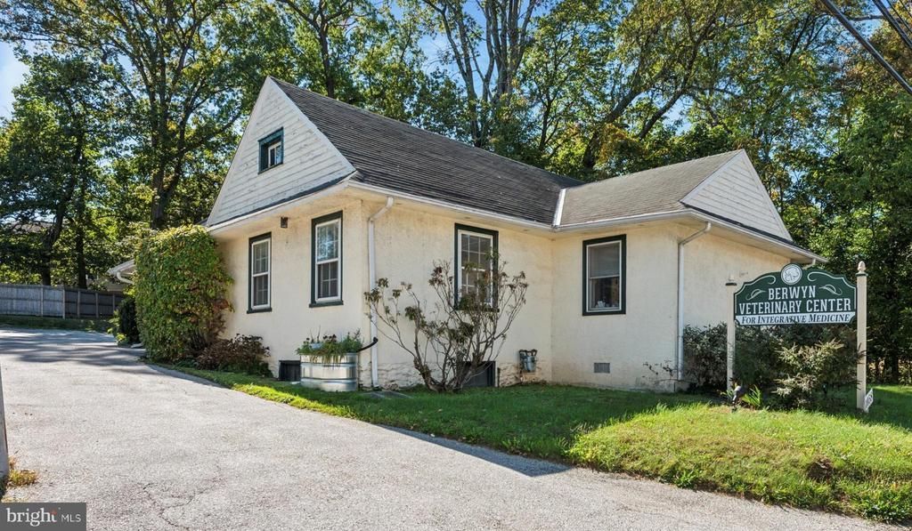 1058 Lancaster Ave, Berwyn, PA 19312 Main Photo