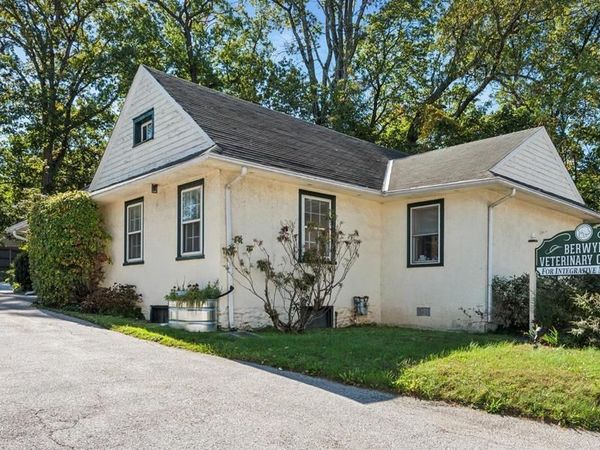 1058 LANCASTER AVE, BERWYN, PA 19312