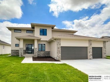 5501 Kestrel Parkway, Elkhorn, NE 68022