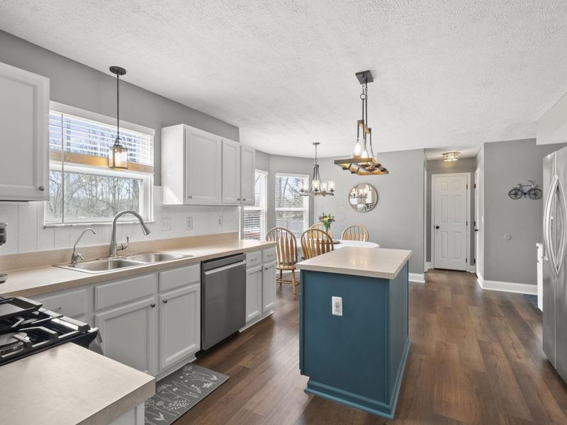 3277 Longspur Drive, Columbus, OH 43228 Photo 9