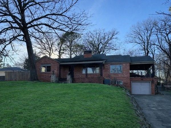 110 S Garrett Street , Siloam Springs, AR 72761