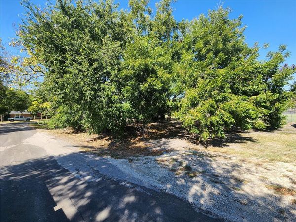 303 E Wolf ST, Granger, TX 76530