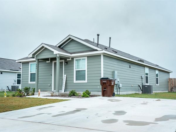 406 Halfmoon DR, Lockhart, TX 78644