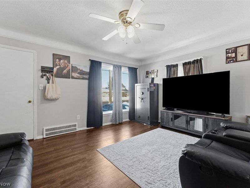 5615 Snow Road, Parma, OH 44129 Photo 5