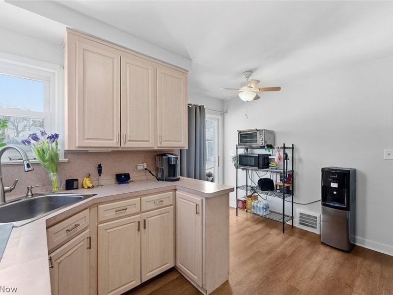 5615 Snow Road, Parma, OH 44129 Photo 7