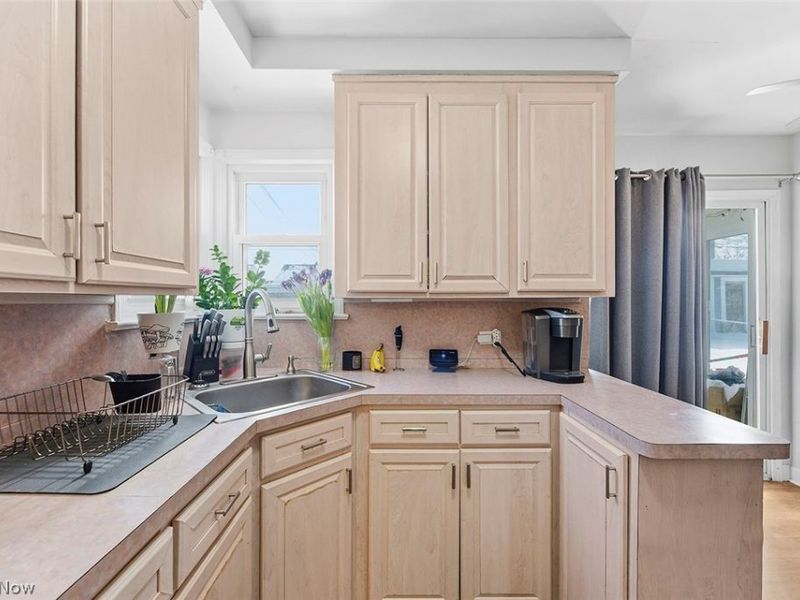 5615 Snow Road, Parma, OH 44129 Photo 8