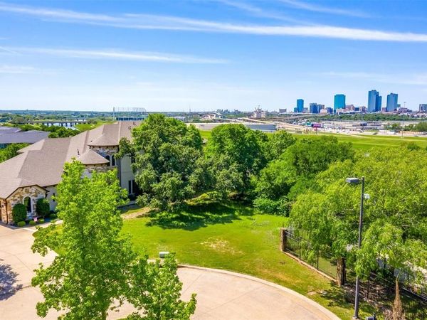 1001 Brae Court, Fort Worth, TX 76111
