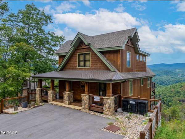 2520 Mountain Holly Way, Sevierville, TN 37862