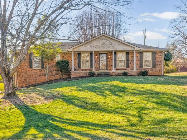 424 Rivermont Dr, Clarksville, TN 37043