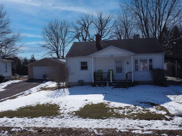 122 W Harrison Avenue, Cissna Park, IL 60924