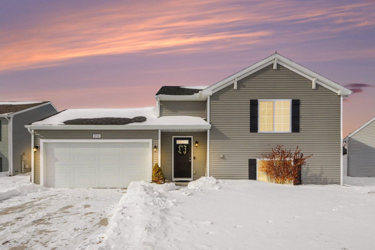 1734 Burr Pond Lane, Vicksburg, MI 49097 Main Photo