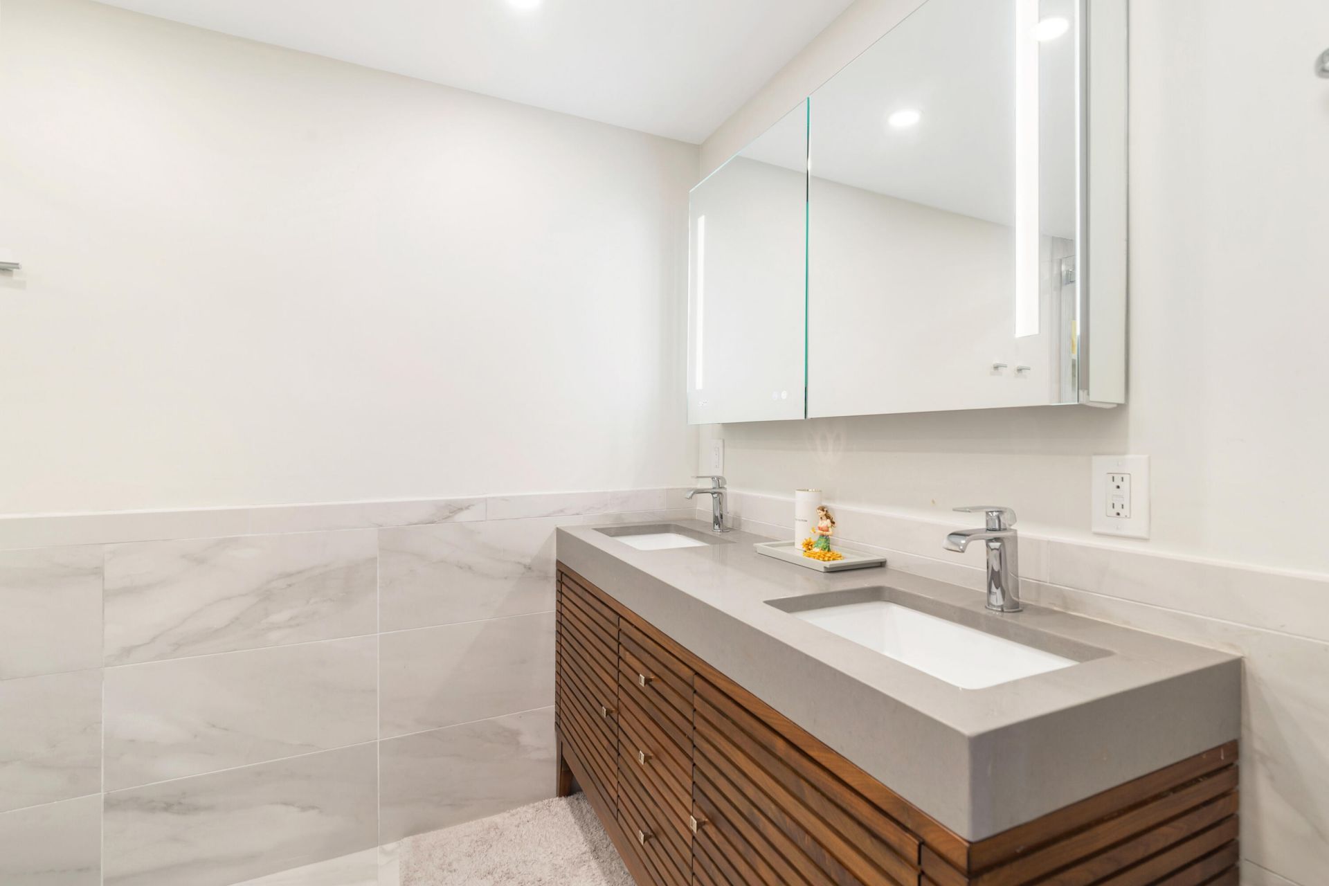 400 Seasage Drive, Unit 806, Delray Beach, FL 33483 Photo