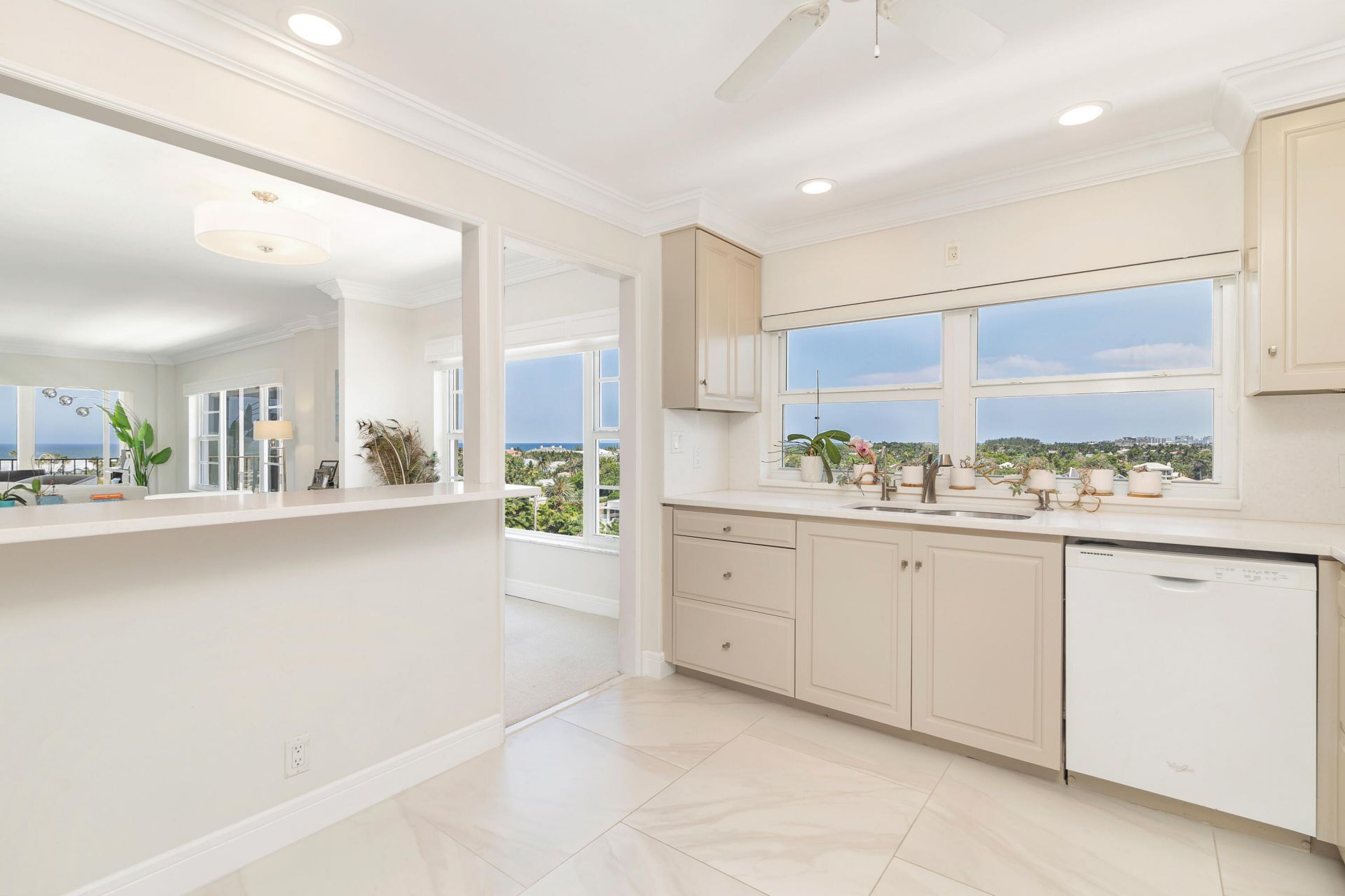 400 Seasage Drive, Unit 806, Delray Beach, FL 33483 Photo
