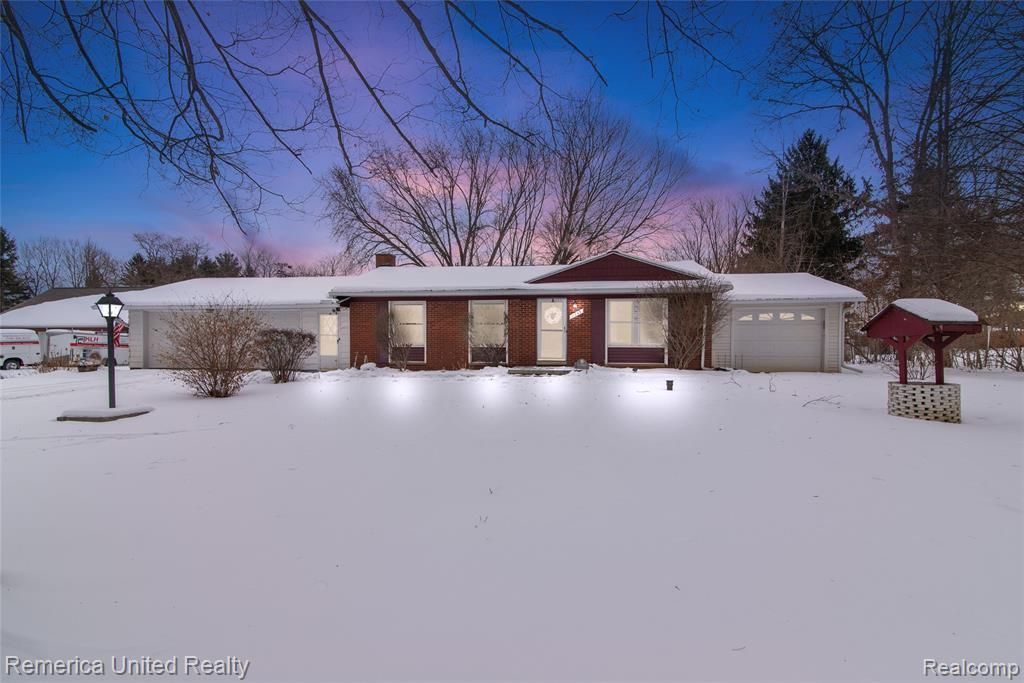 11043 Hamburg Road, Hamburg Township, MI 48189 Main Photo