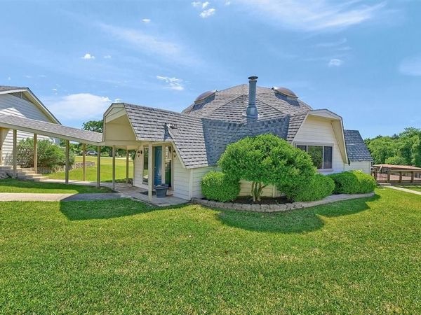 114 E Seminole Drive , Lake Kiowa, TX 76240