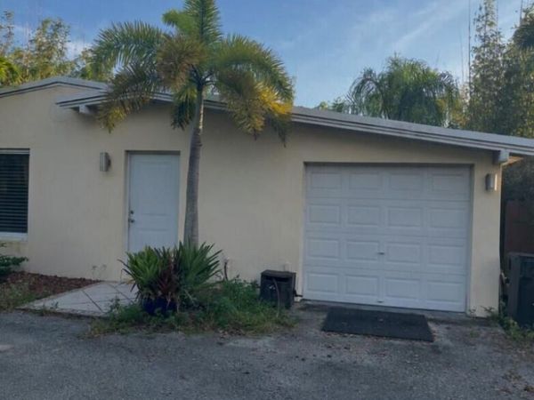 1604 NE 18th Street, Fort Lauderdale, FL 33305