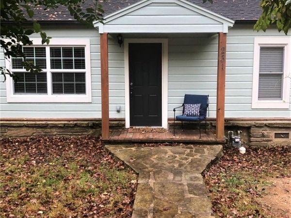 231 E Huntsville Road, Fayetteville, AR 72701