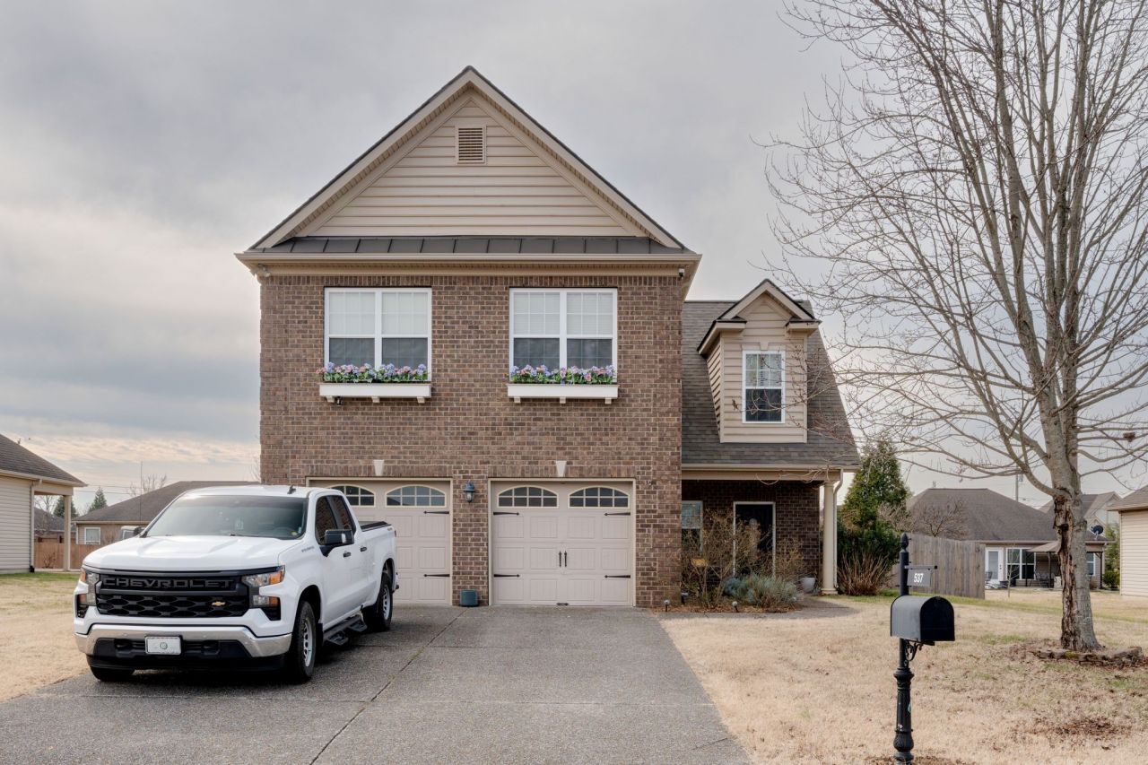 537 Callie Ave, Gallatin, TN 37066 Main Photo