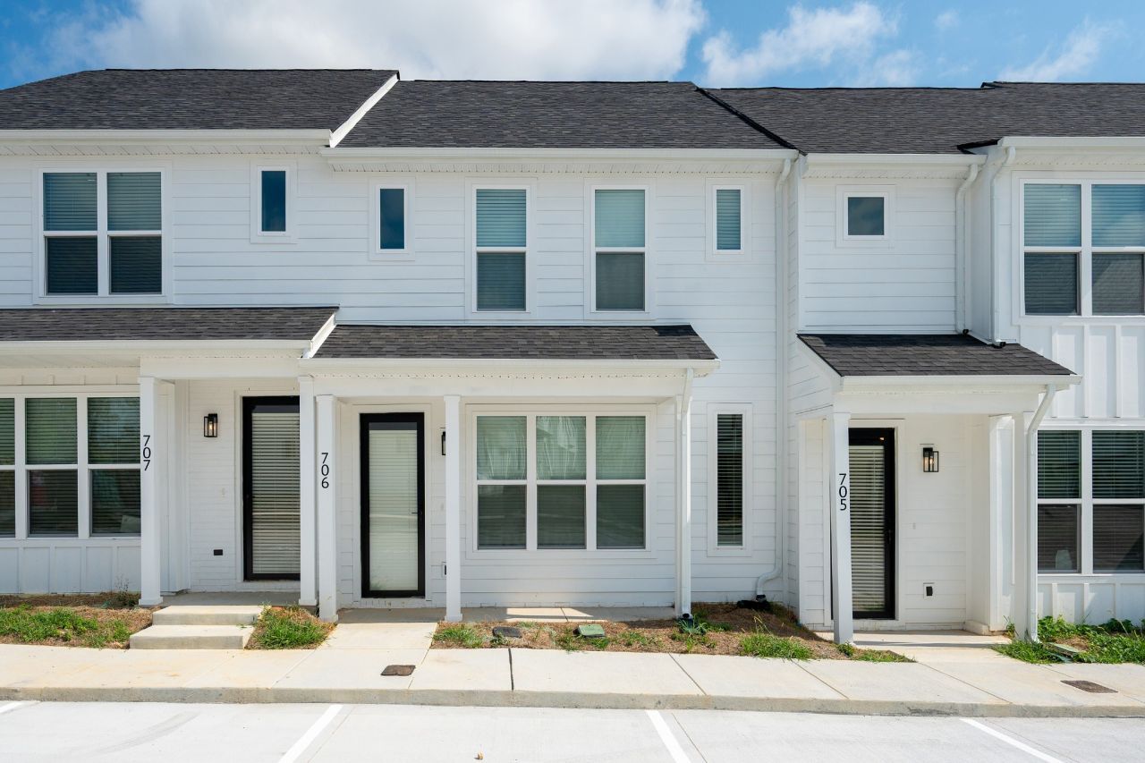 706 Laura Ward Pl, Lebanon, TN 37087 Main Photo