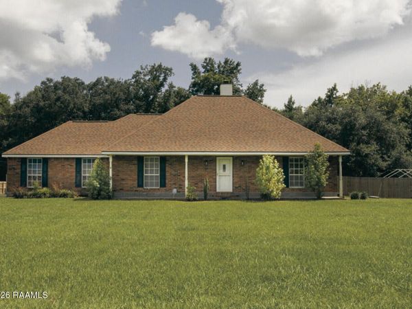 1034 Hollow Oaks Road , Breaux Bridge, LA 70517
