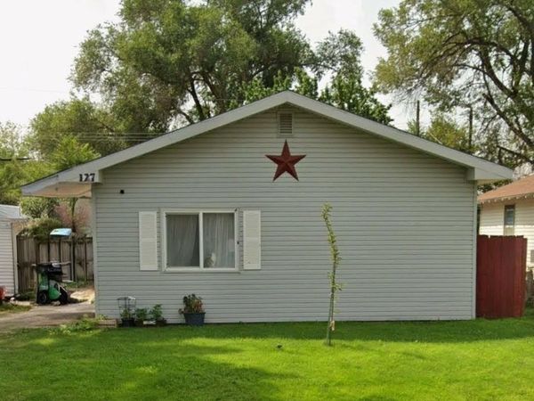 127 E Garfield Ave, Glenns Ferry, ID 83623