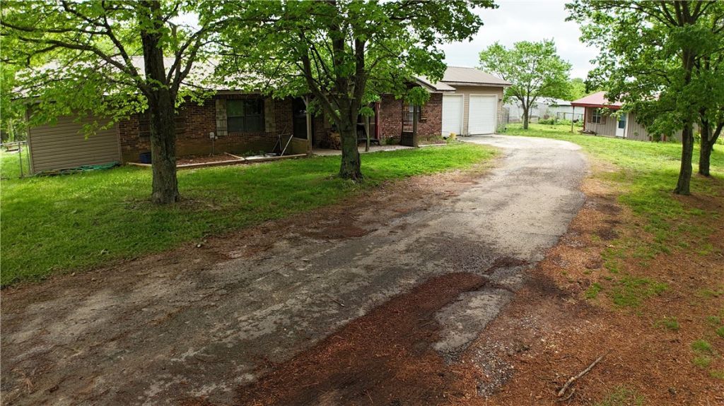 11796 Leonard Road Gravette, AR 72736
