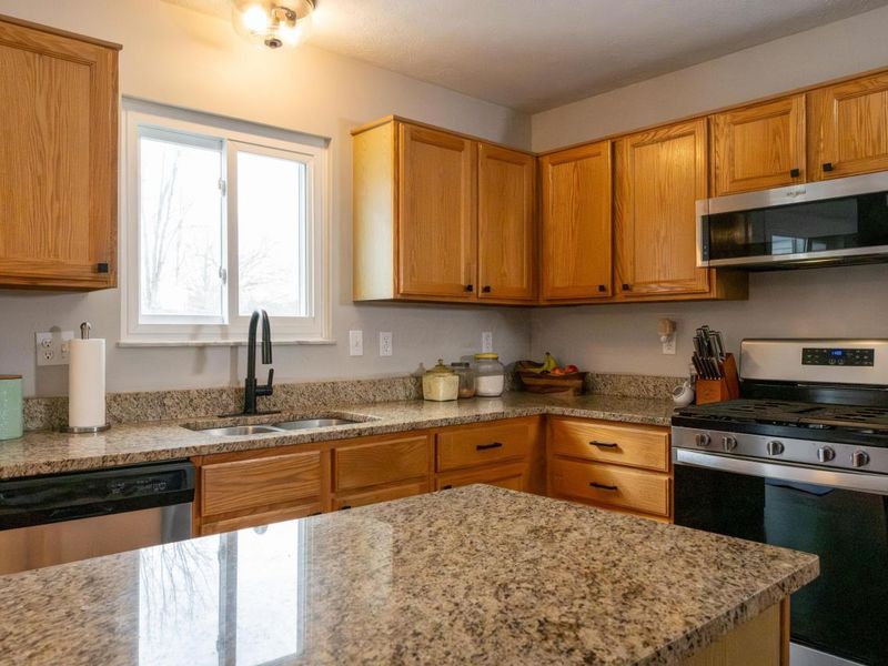 2361 Sunladen Drive, Grove City, OH 43123 Photo 12