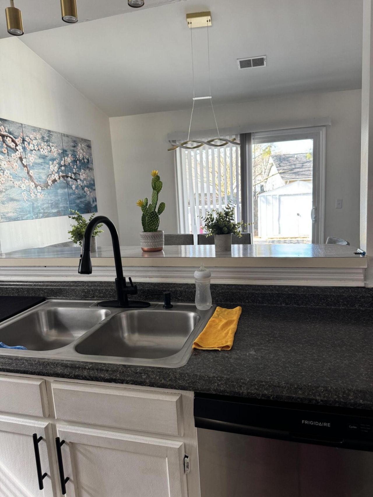 253 Two Hitch Road Photo 4