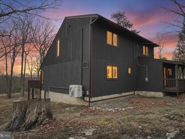 103 ASHLEY COURT, BUSHKILL, PA 18324