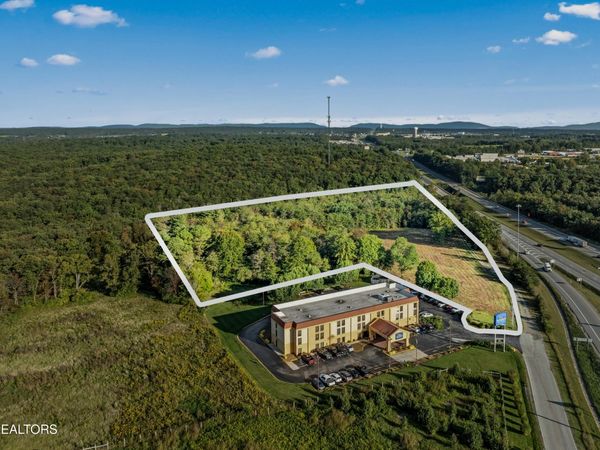 4038 N Main St, Crossville, TN 38571