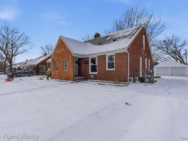 23089 Brittany Avenue, Eastpointe, MI 48021