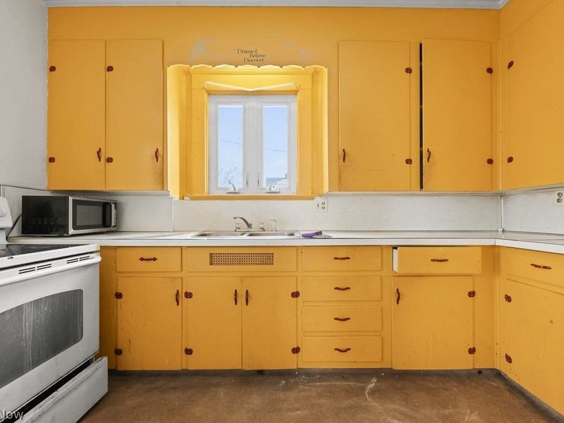 134 11th Street, Alliance, OH 44601 Photo 3