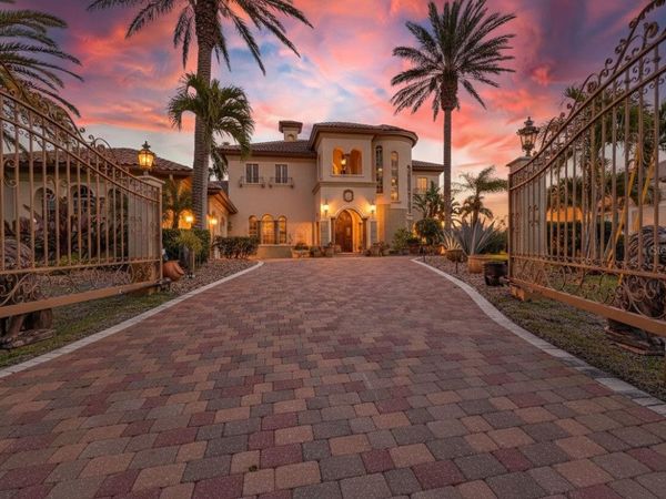 15196 LYNEBURG AVENUE, PORT CHARLOTTE, FL 33981