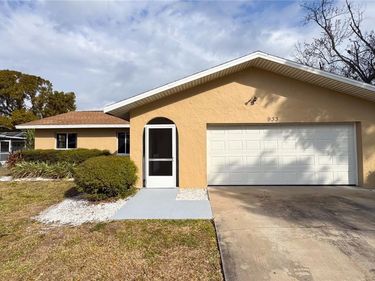 933 SE 26TH STREET, CAPE CORAL, FL 33904