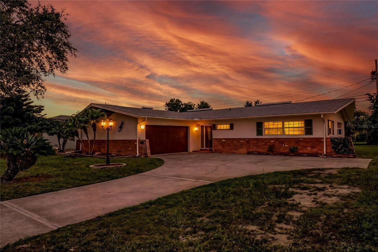 13883 Jamaica Drive, Seminole, FL 33776 Main Photo