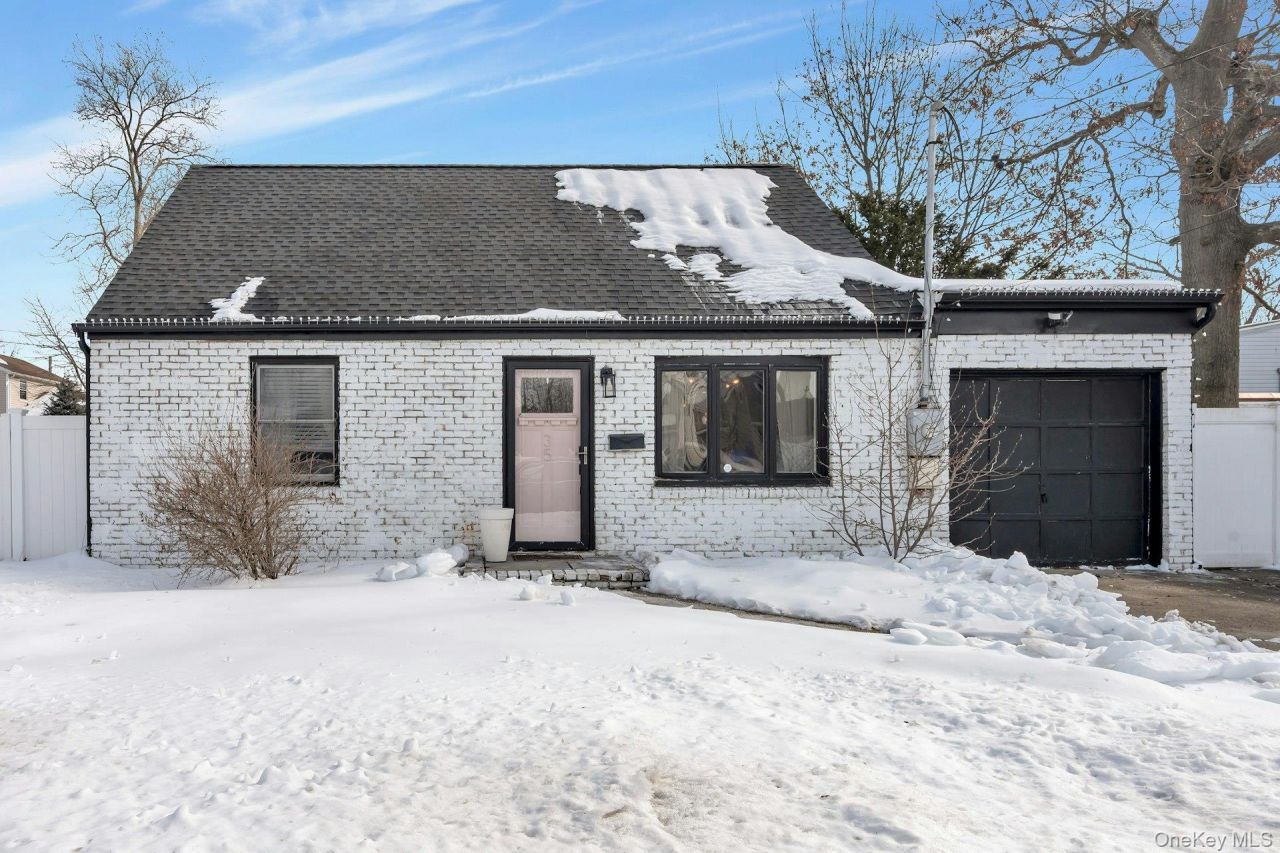 35 Kenwood Avenue, Massapequa, NY 11758 Main Photo