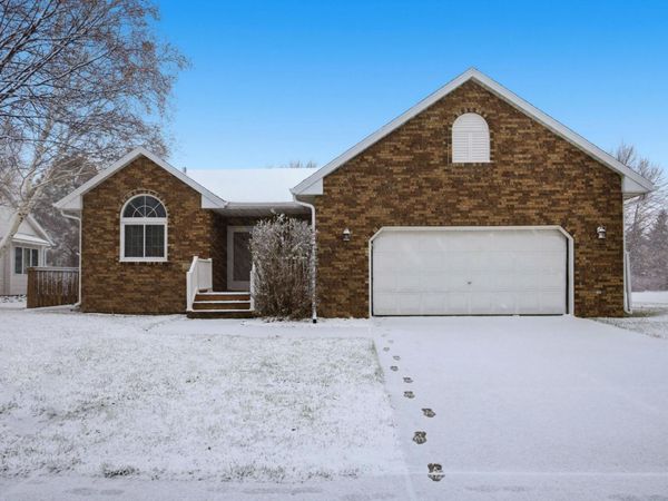 1202 41st Avenue N, Fargo, ND 58102