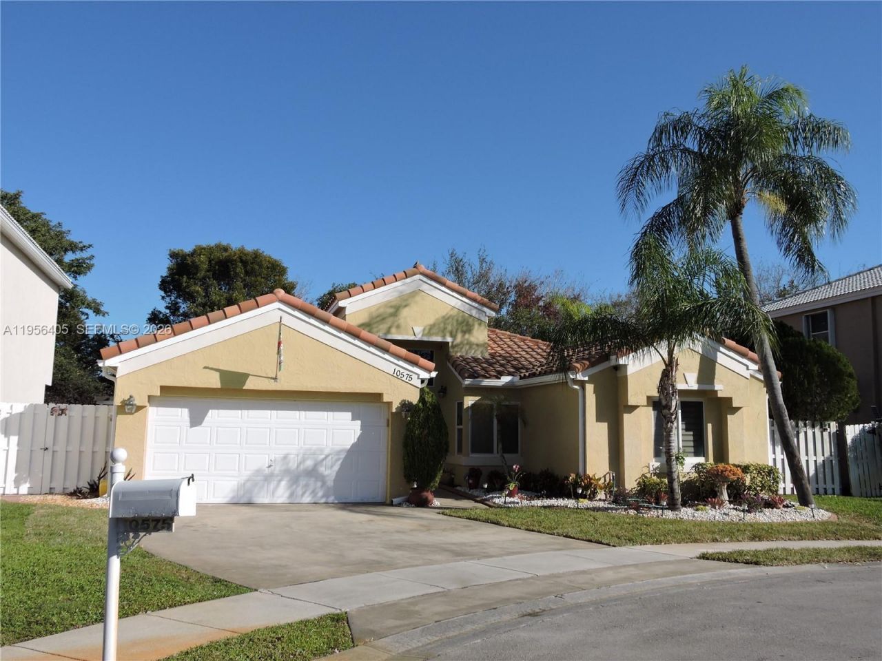 10575 SW 12th Mnr, Pembroke Pines, FL 33025 Photo