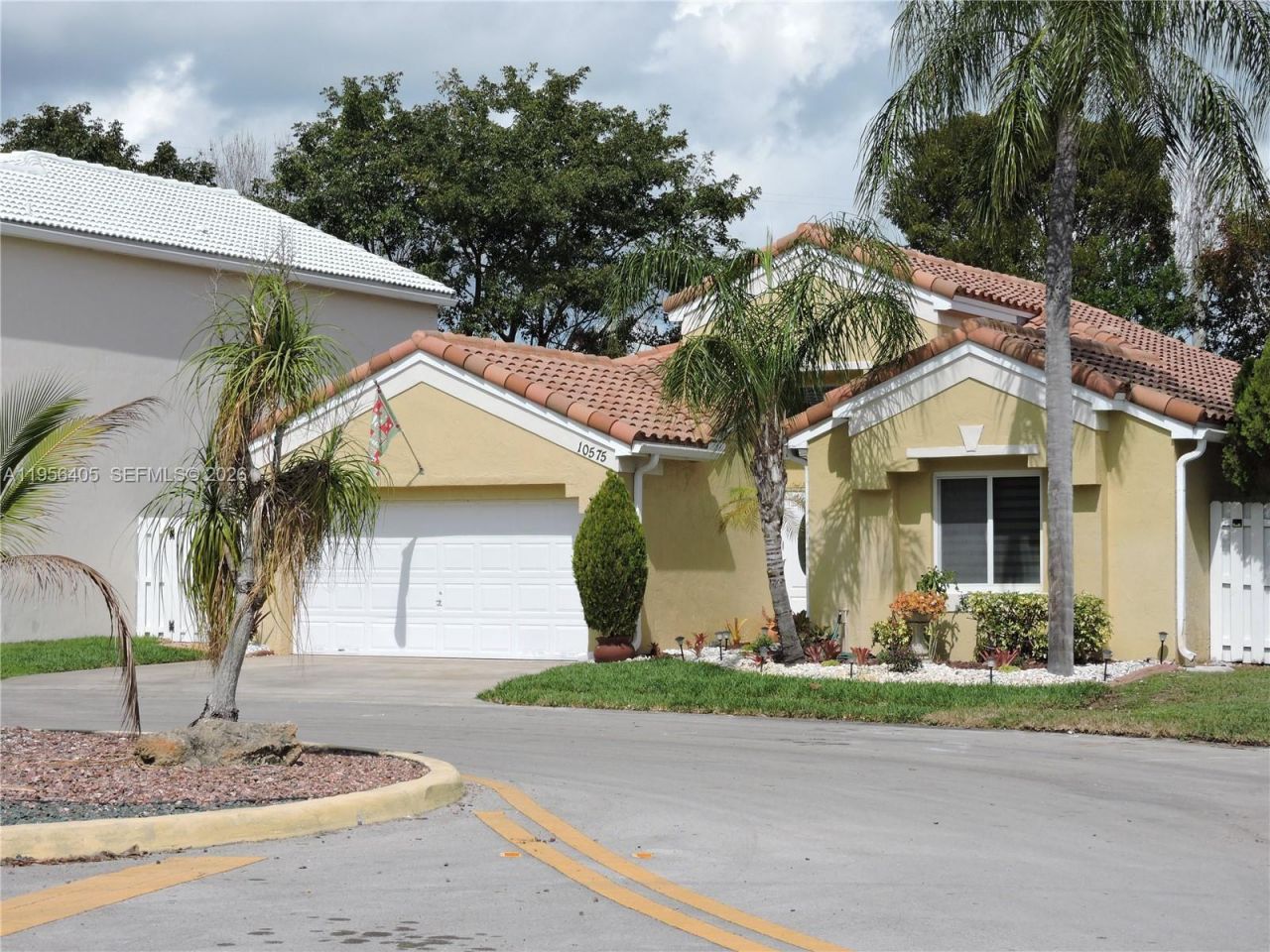 10575 SW 12th Mnr, Pembroke Pines, FL 33025 Photo