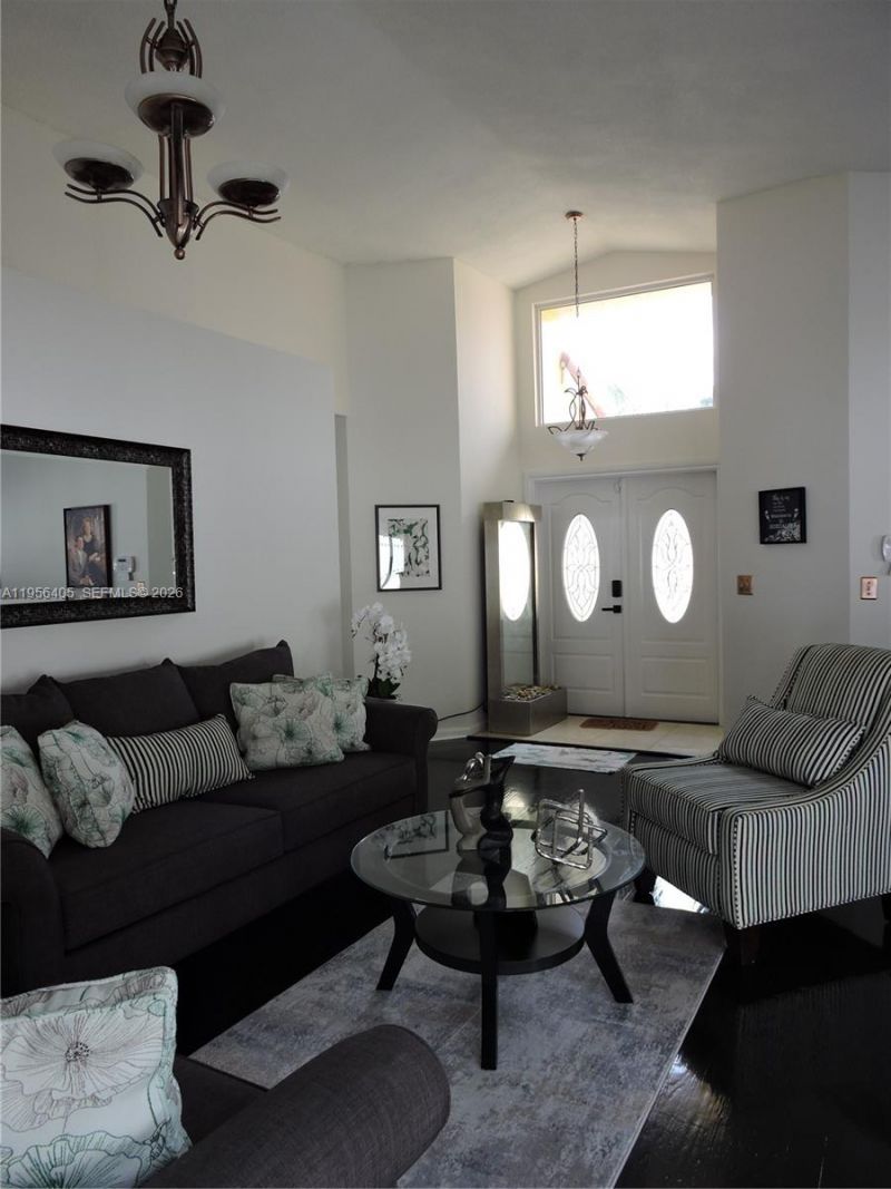 10575 SW 12th Mnr, Pembroke Pines, FL 33025 Photo