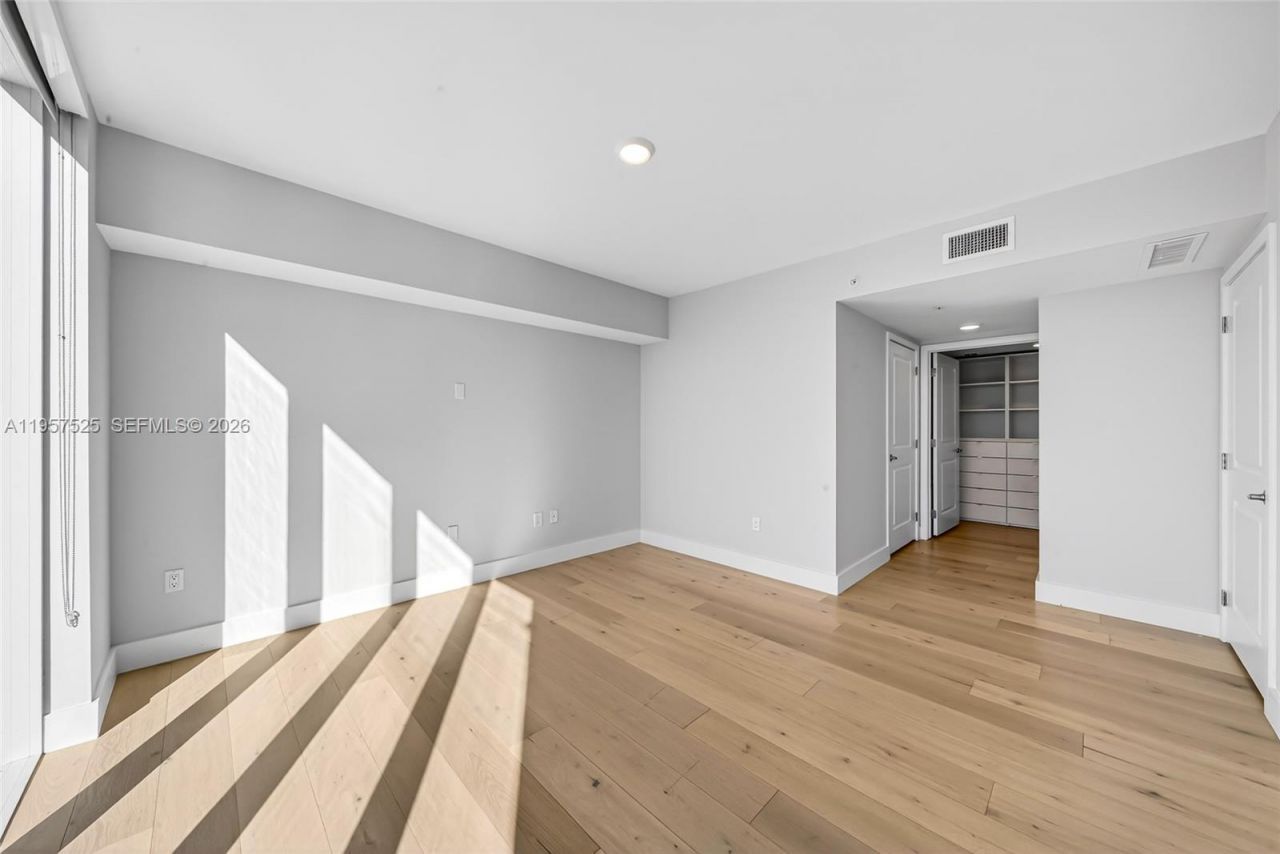 400 Sunny Isles Blvd, Unit 102, Sunny Isles Beach, FL 33160 Photo