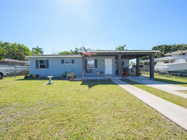 1560 NE 11th St , Homestead, FL 33033
