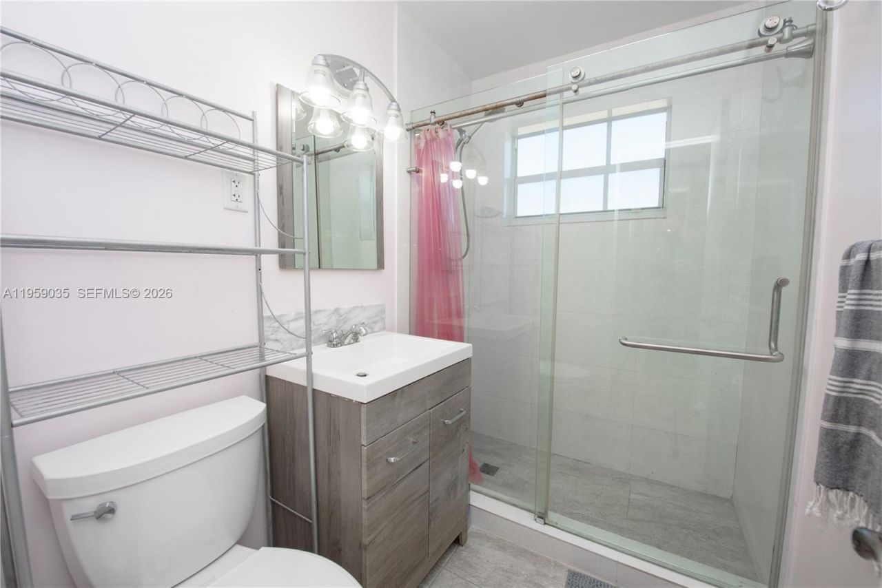 1560 NE 11th St , Homestead, FL 33033 Photo