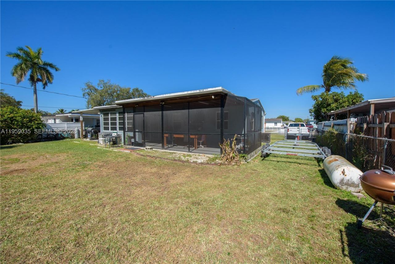 1560 NE 11th St , Homestead, FL 33033 Photo